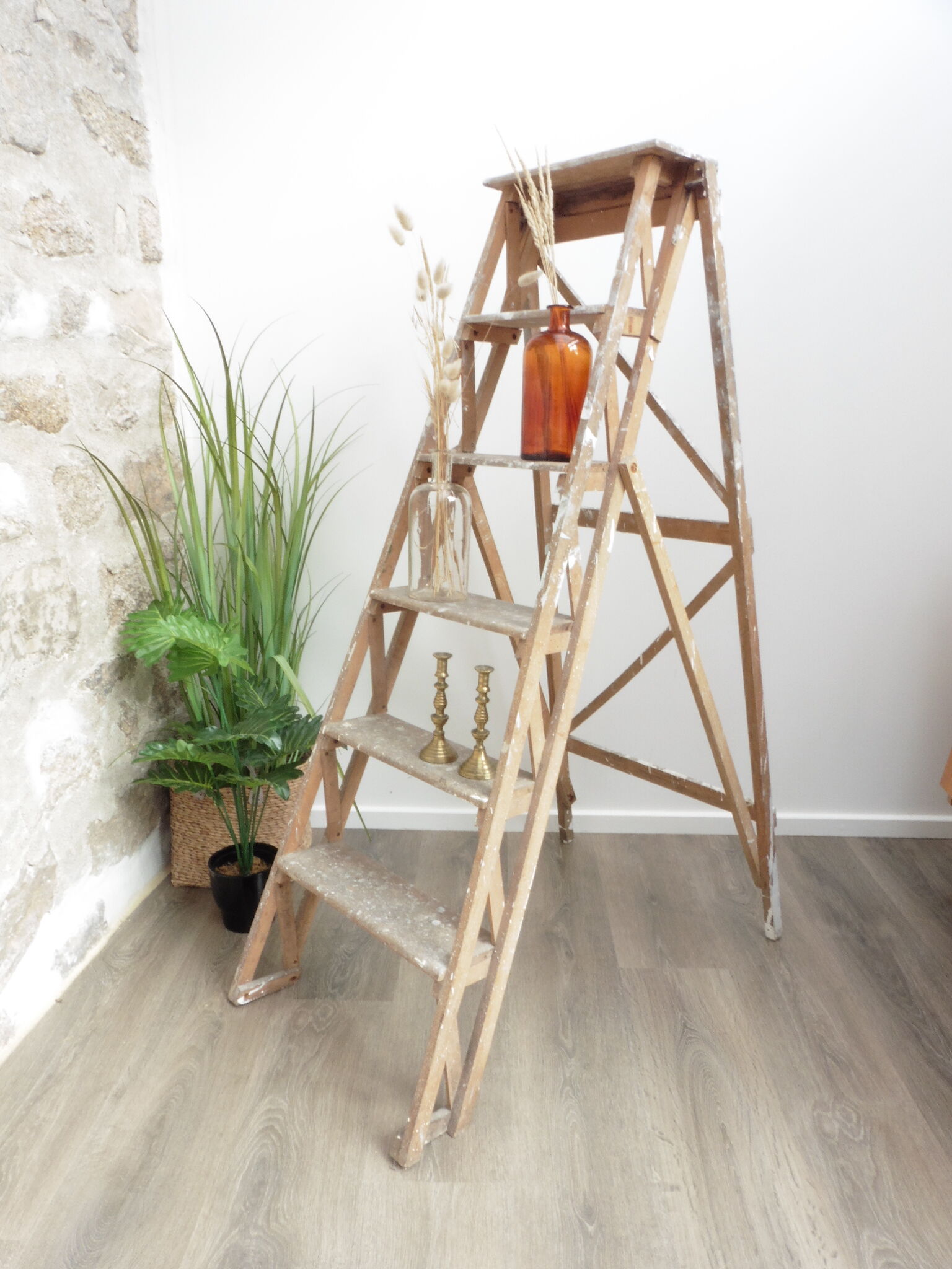 Former painter wooden stepladder