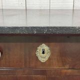 Buffet Empire début XIXème en acajou et dessus marbre noir