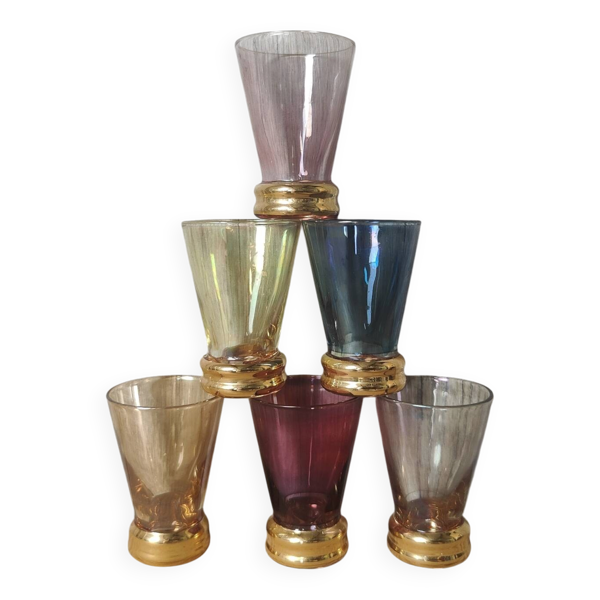 Verres à liqueur colorés