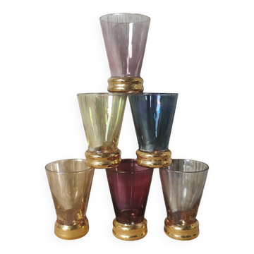 Verres à liqueur colorés