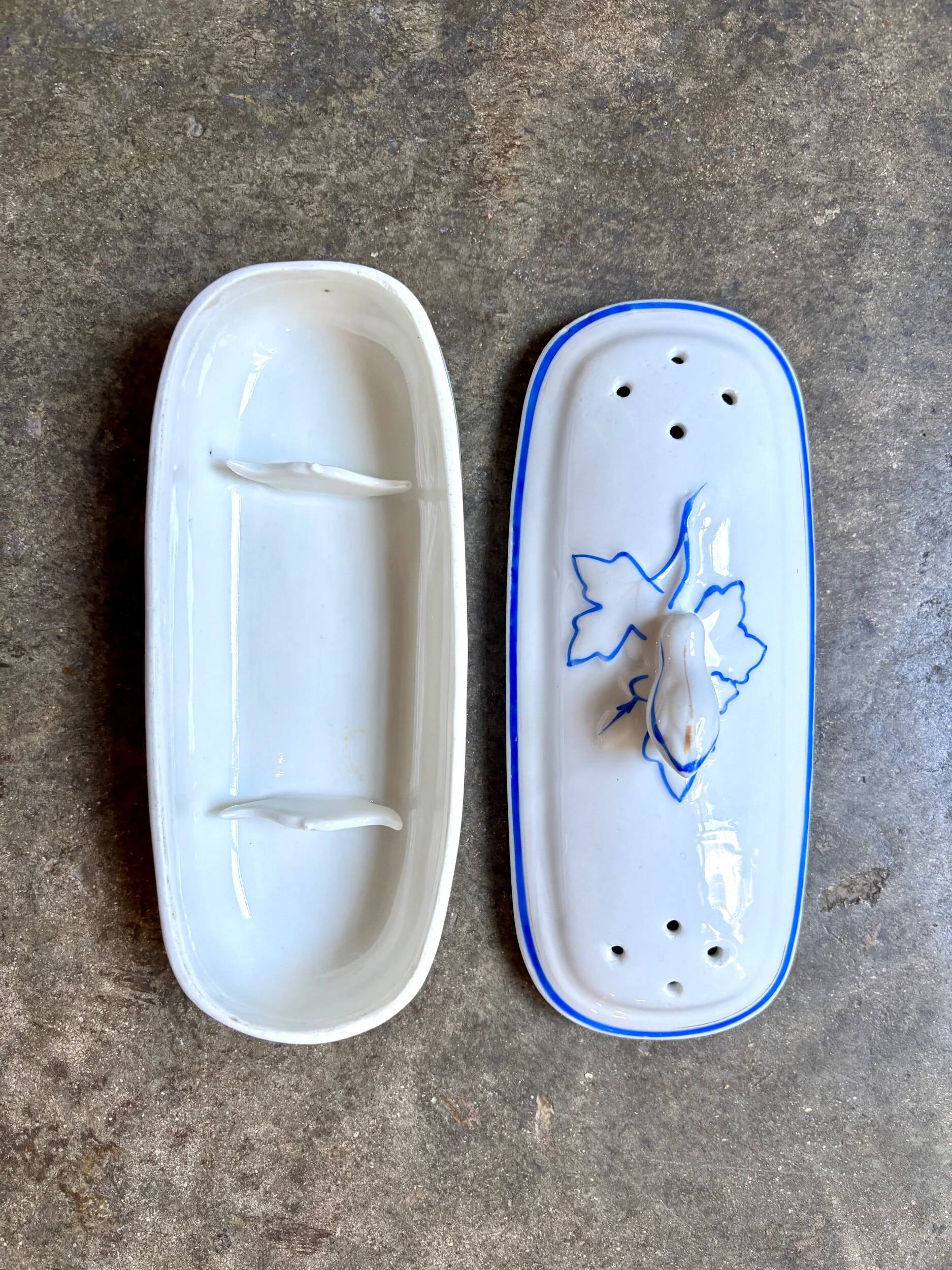 White, blue and gold porcelain comb box