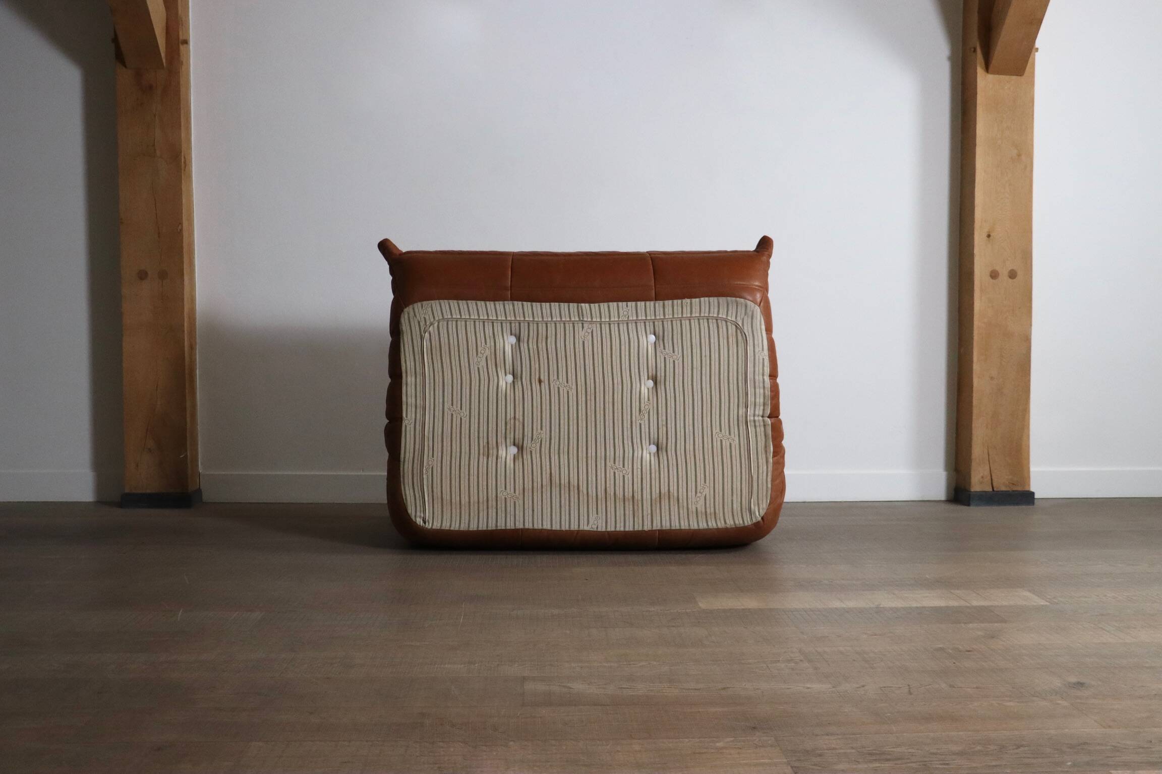 Canapé deux places Togo original Ligne Roset en cuir par Michel Ducaroy années 80