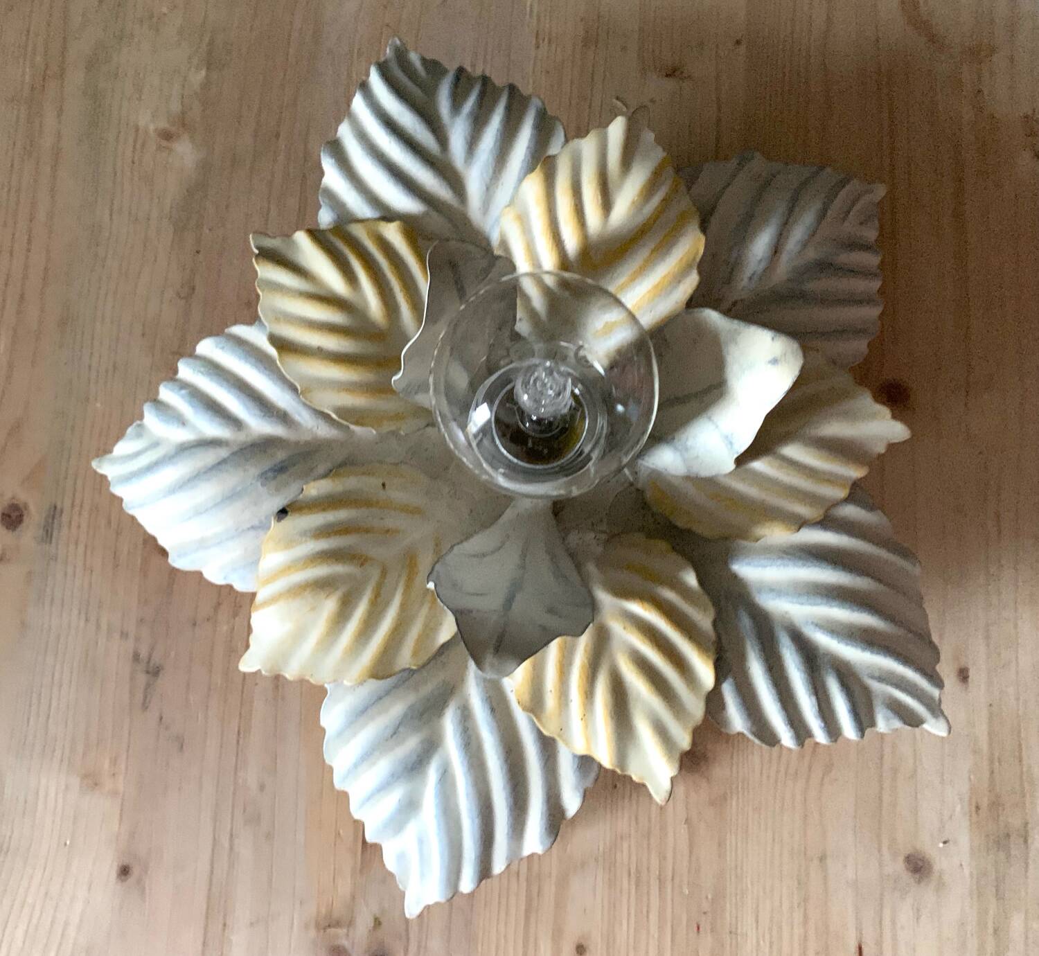 Flower wall lamp