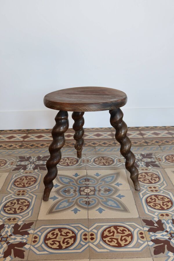 Tabouret ancien tripode en bois tourné
