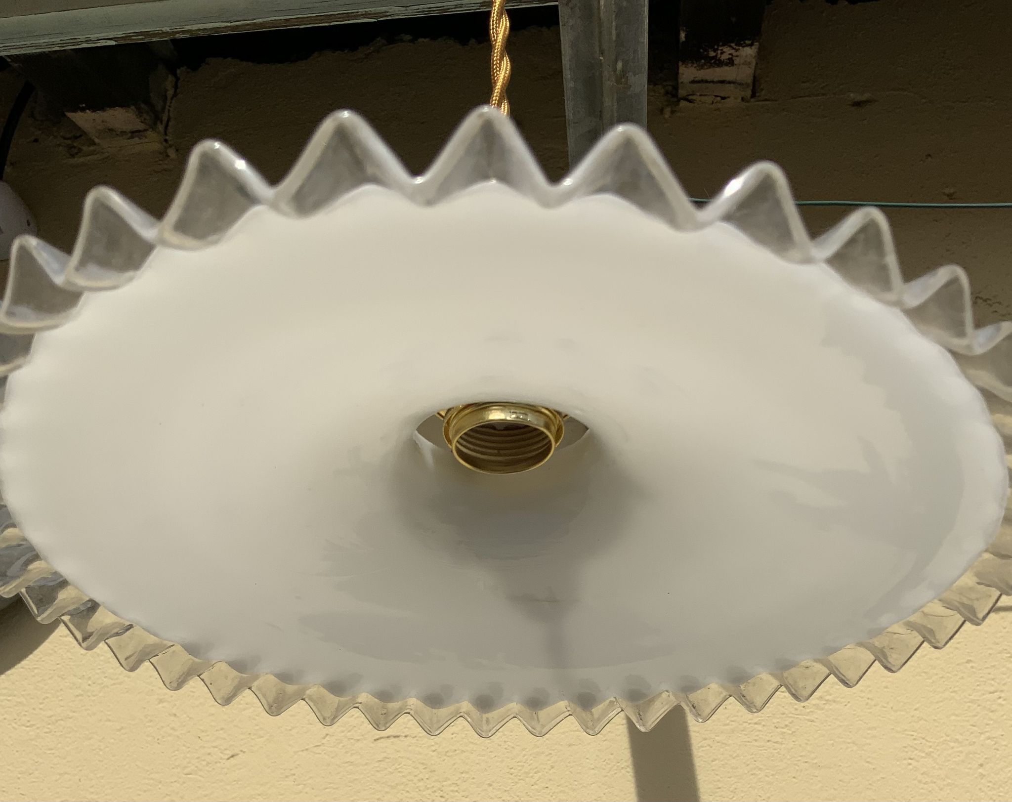 Vintage suspension in opaline glass shape pleated handkerchief Diameter 24 cm brass claw
