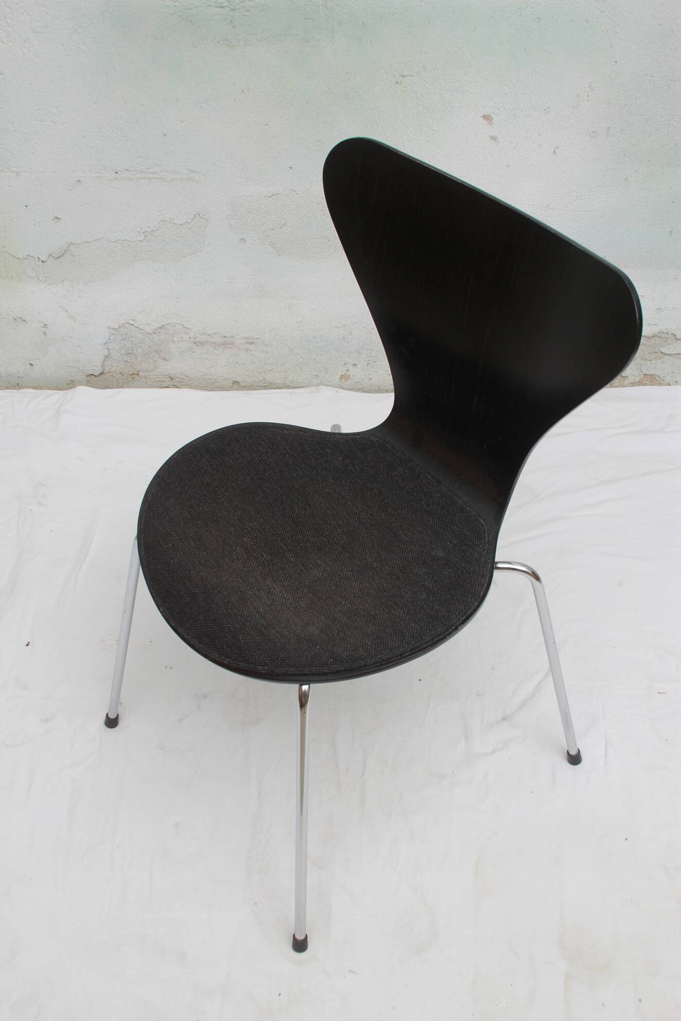 Chair 3107 Arne Jacobsen in black with polstery