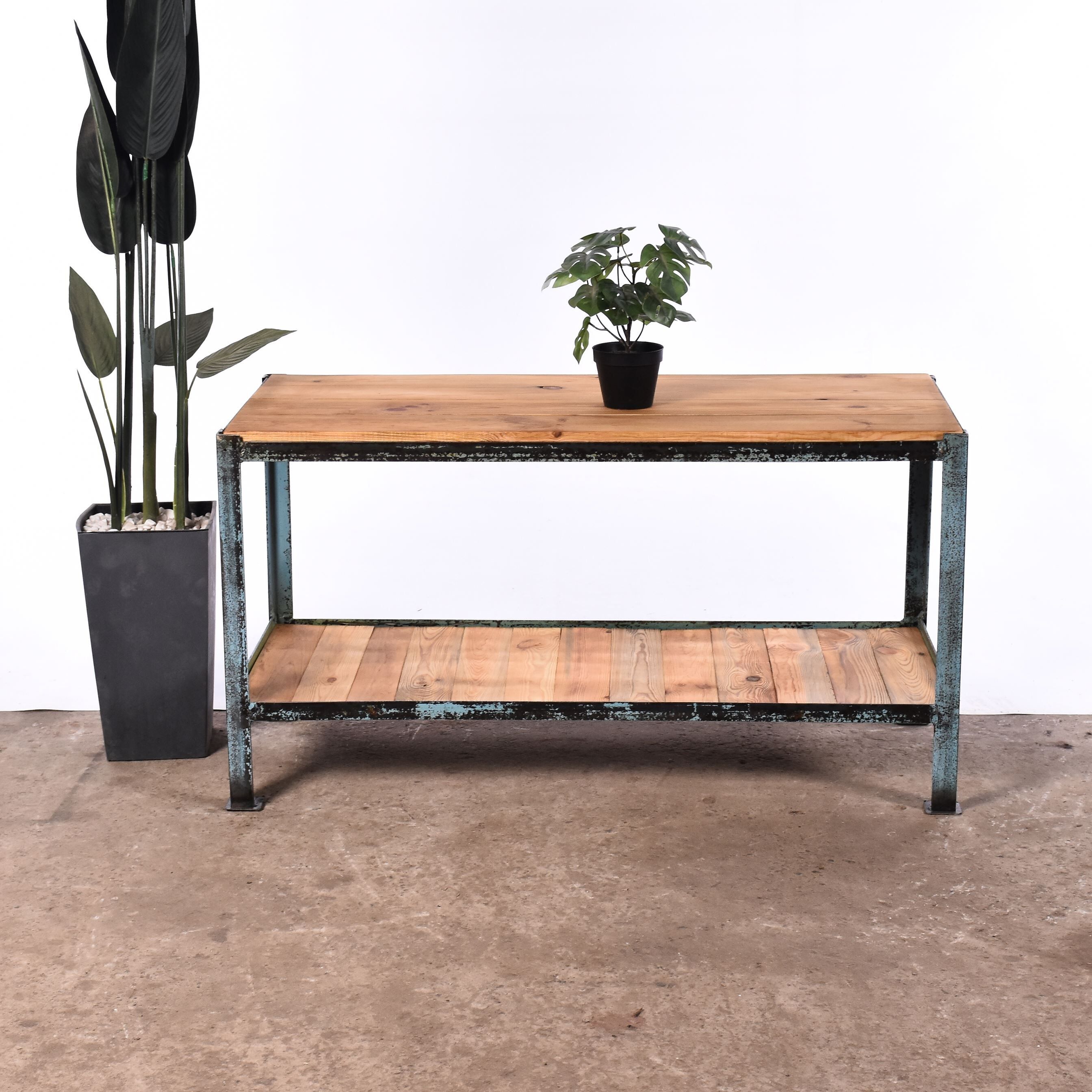 Industrial shelving unit