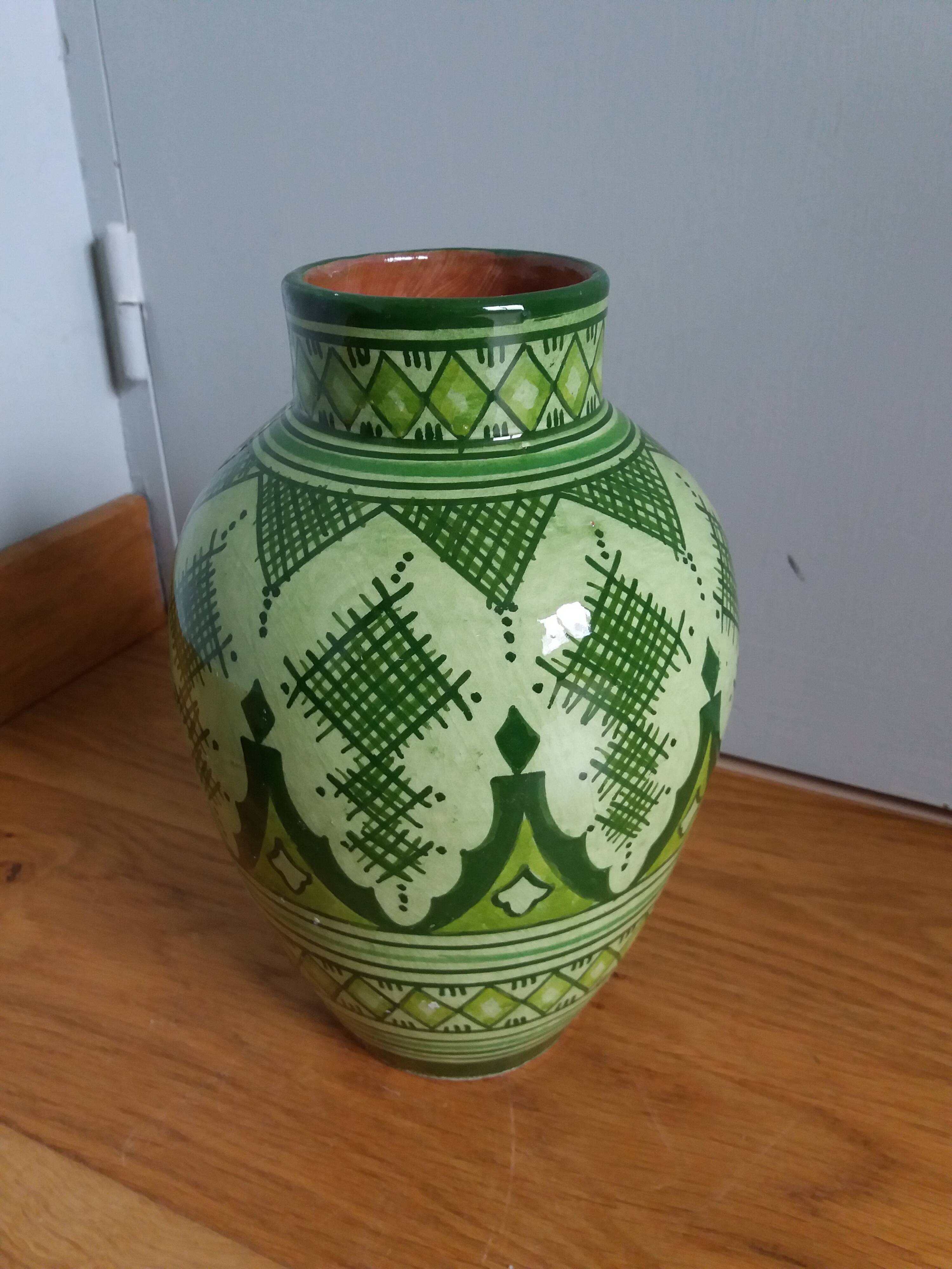 Safi vase signed