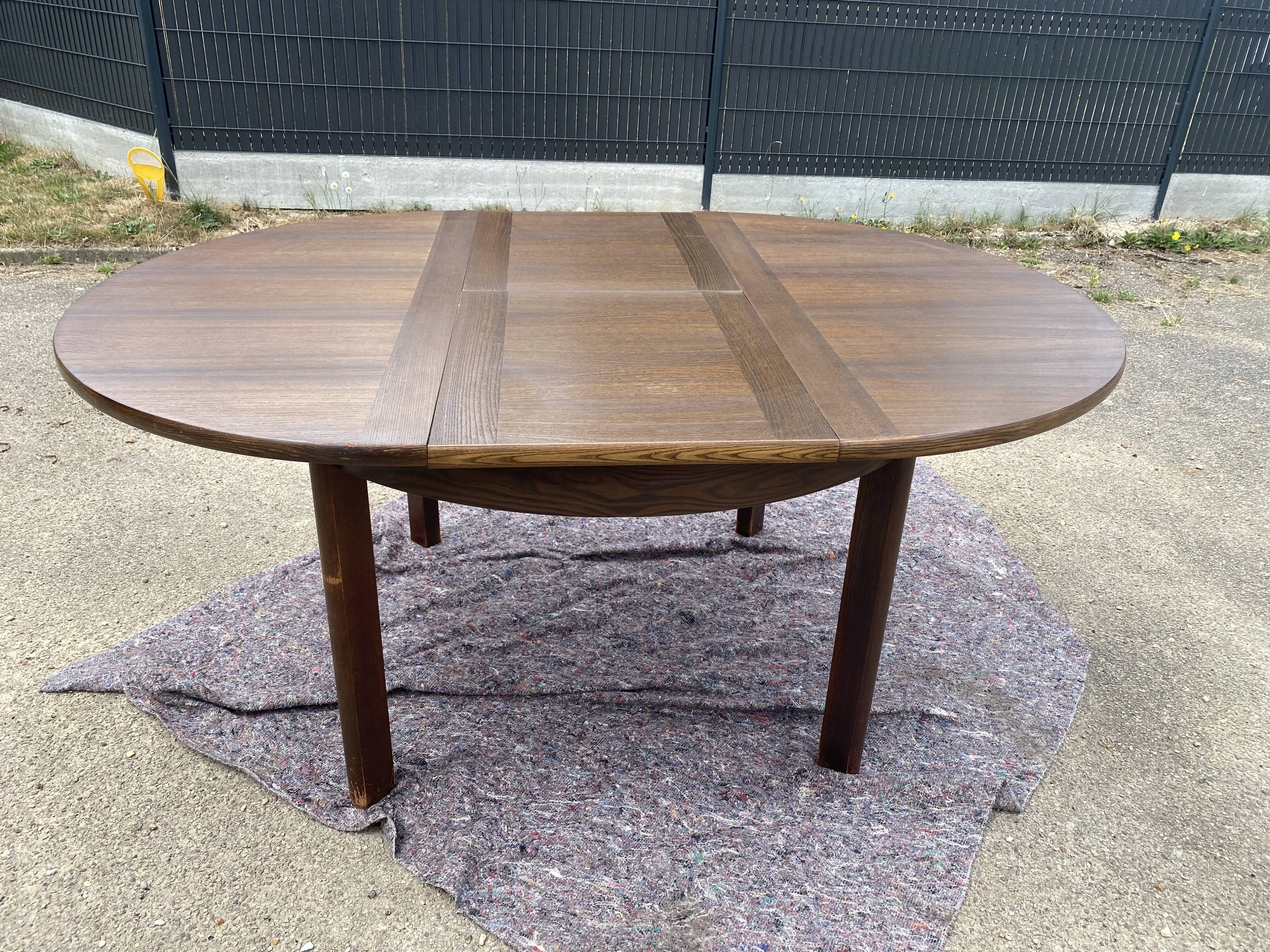Vintage extendable dining table