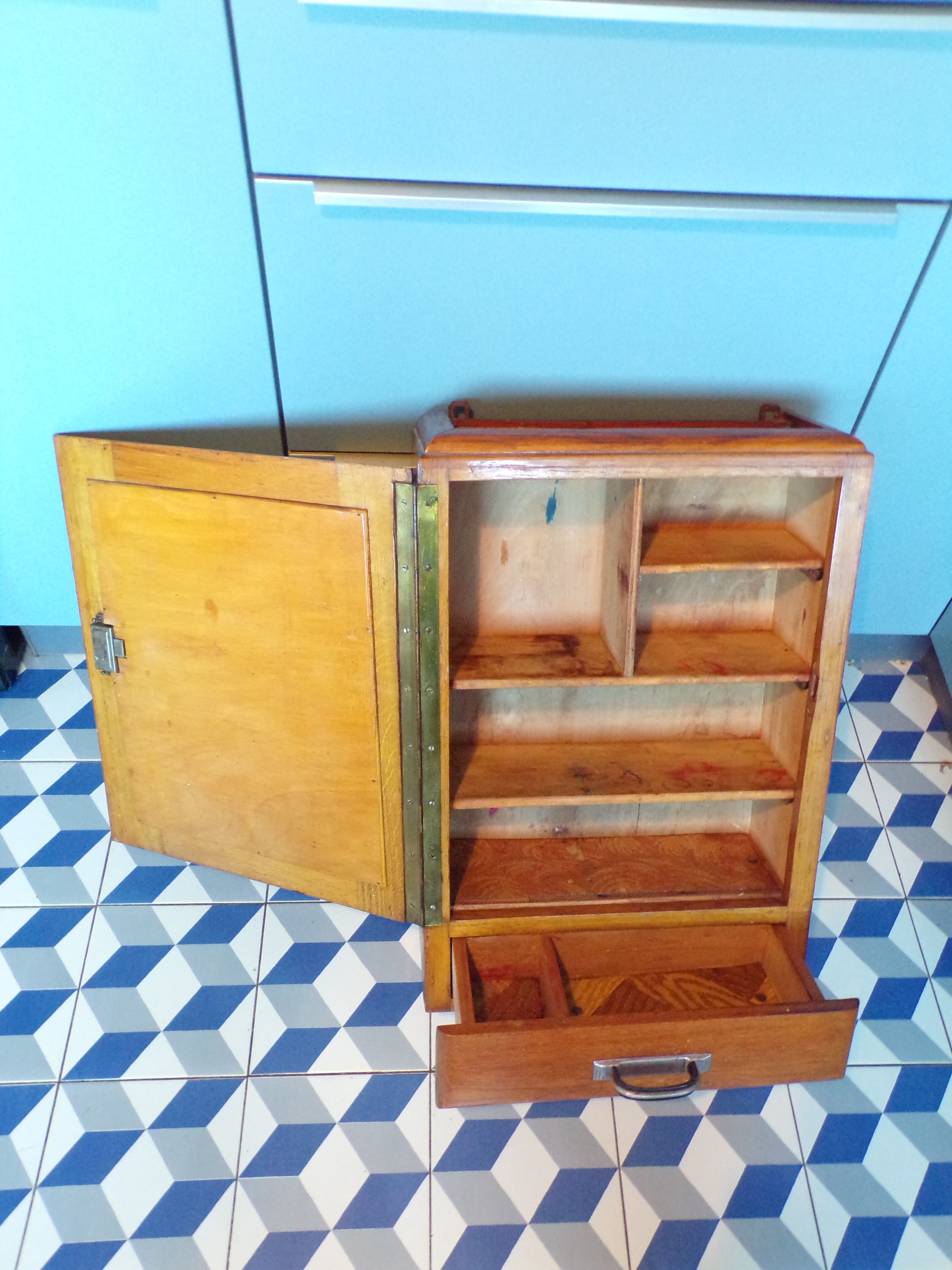 Wall-mounted toilet cabinet 1930