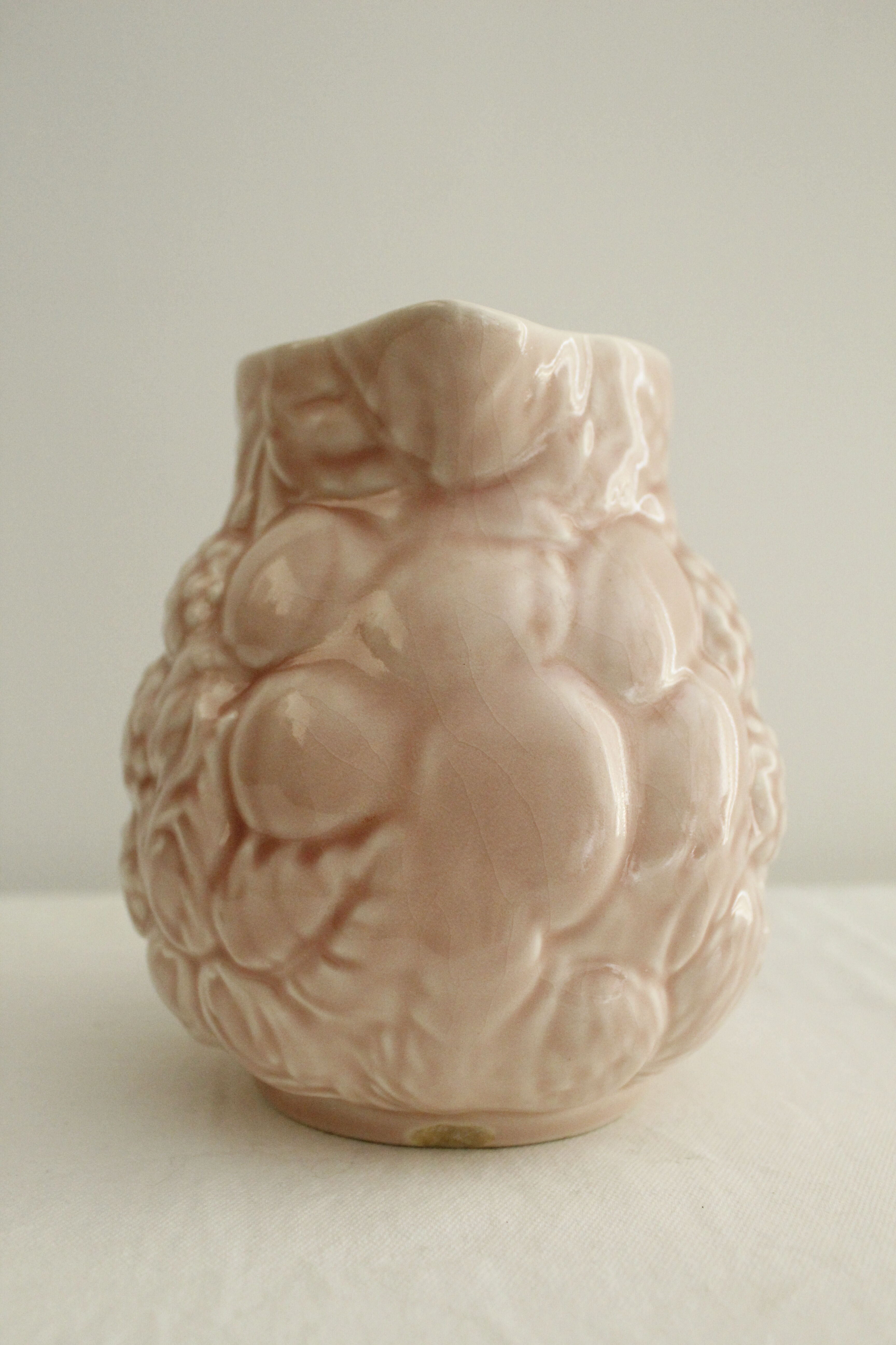 Pink pitcher - glazed ceramics - raspberry reliefs - Salins les Bains