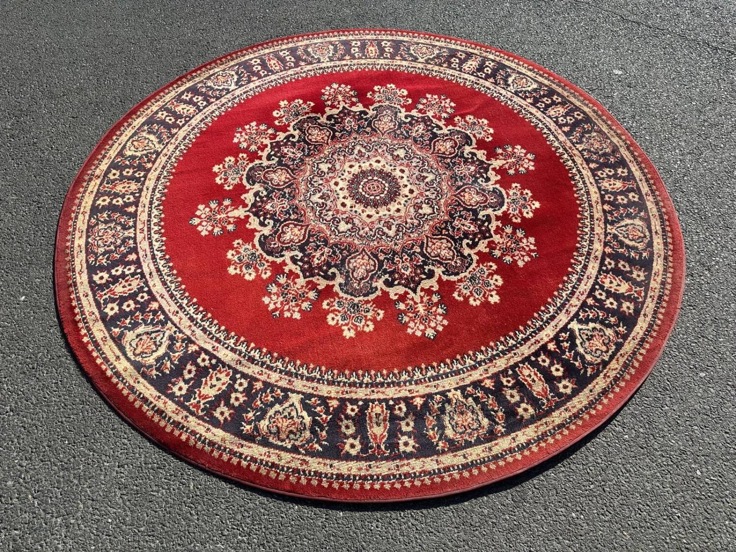 Round oriental rug