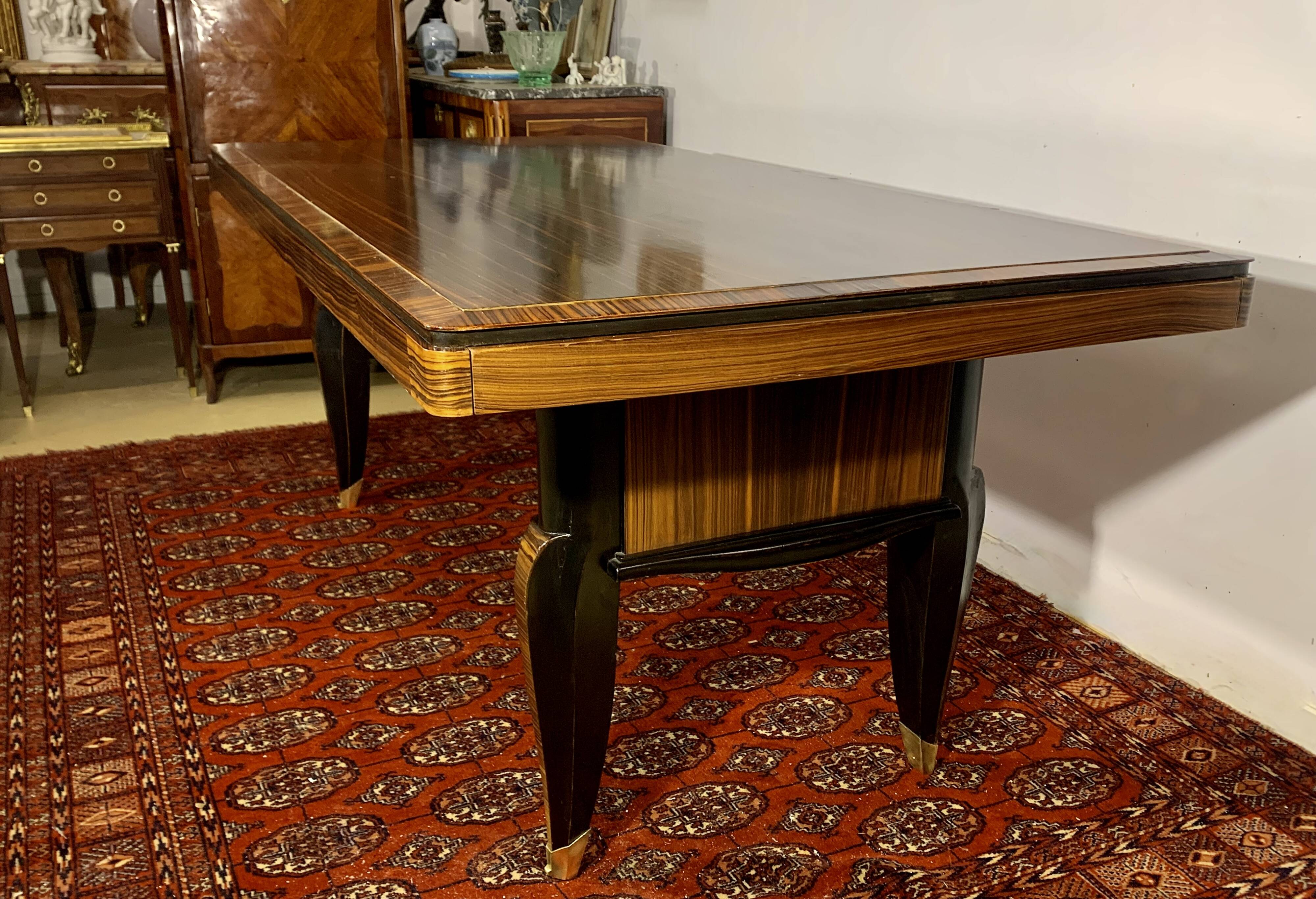 1930 Art Deco dining table in Macassar Ebony and RIO Rosewood, with extensions,
