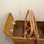 Picnic basket year 1960 vintage wicker