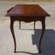 Petit bureau en bois de style Louis XV