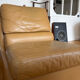 Chauffeuse en cuir vintage