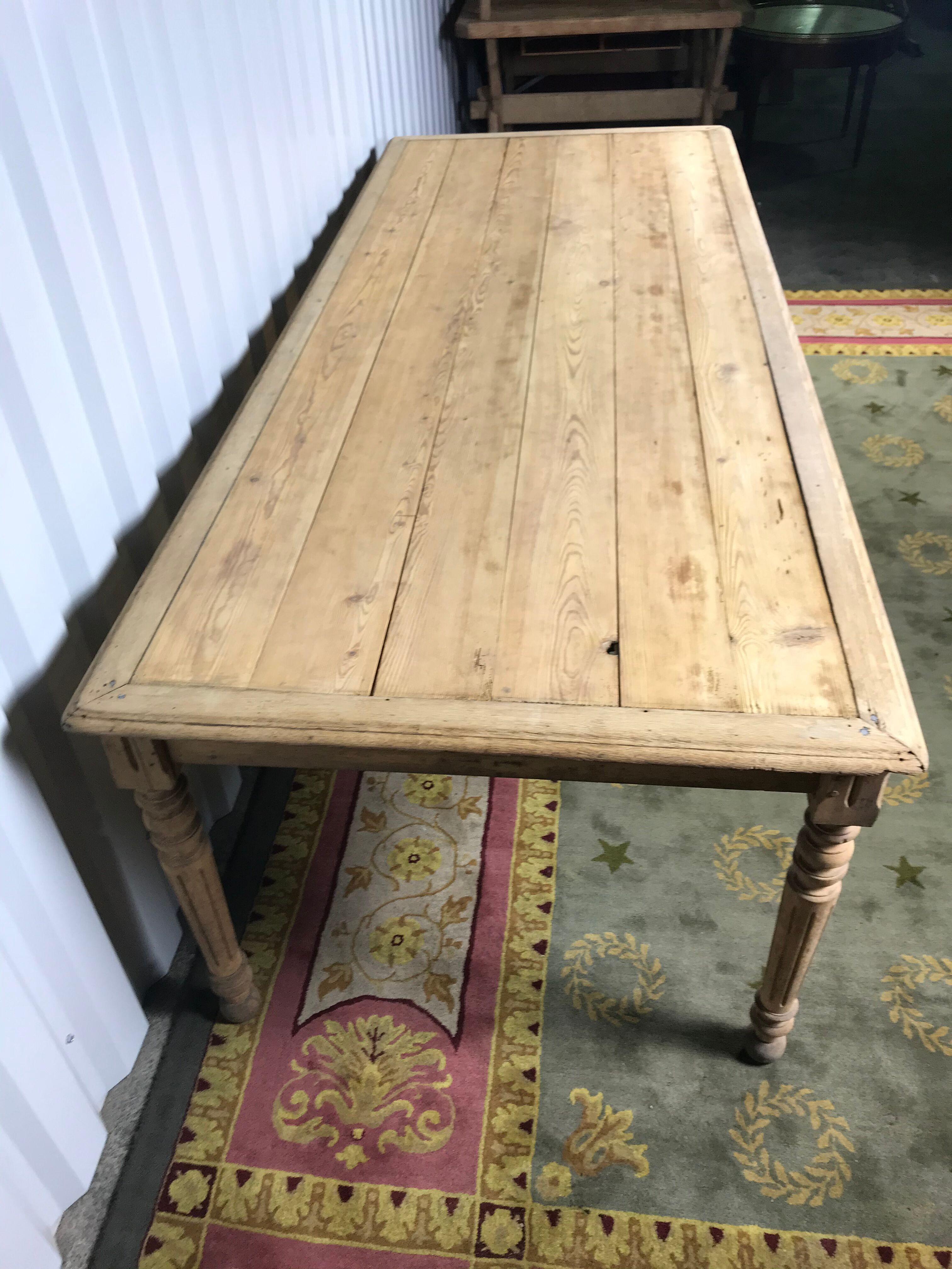 Table de ferme en chêne et sapin Louis Philippe aérogommée