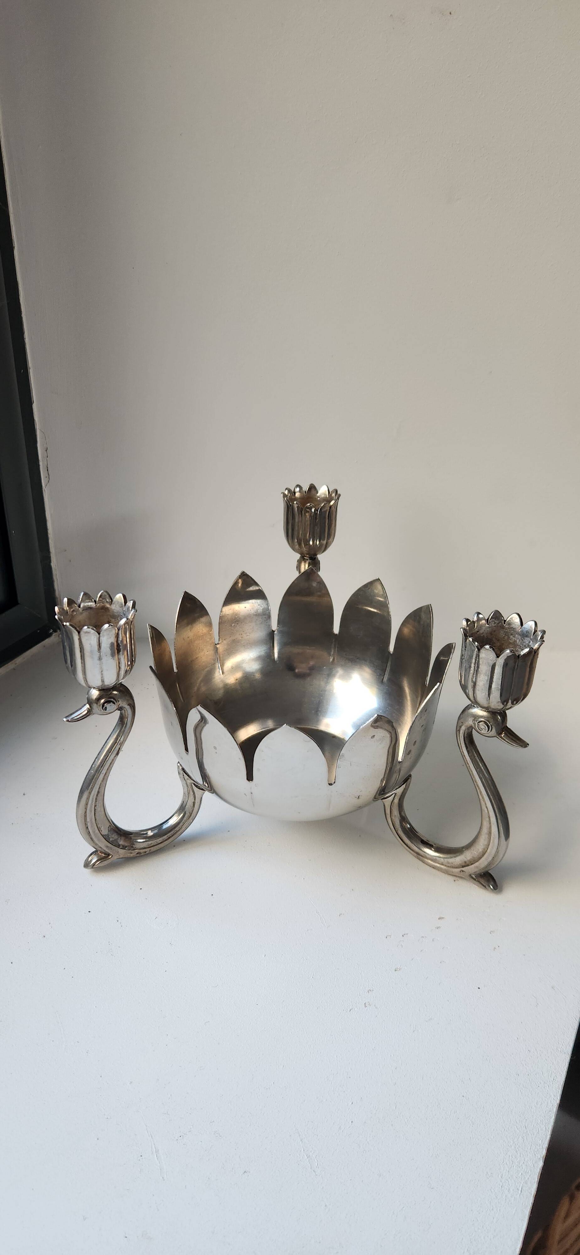 Candle holder in silver-plated metal, lotus shape.