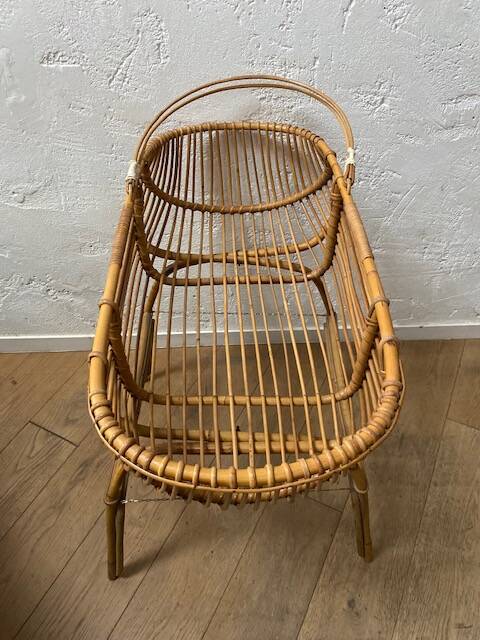 Rattan cradle