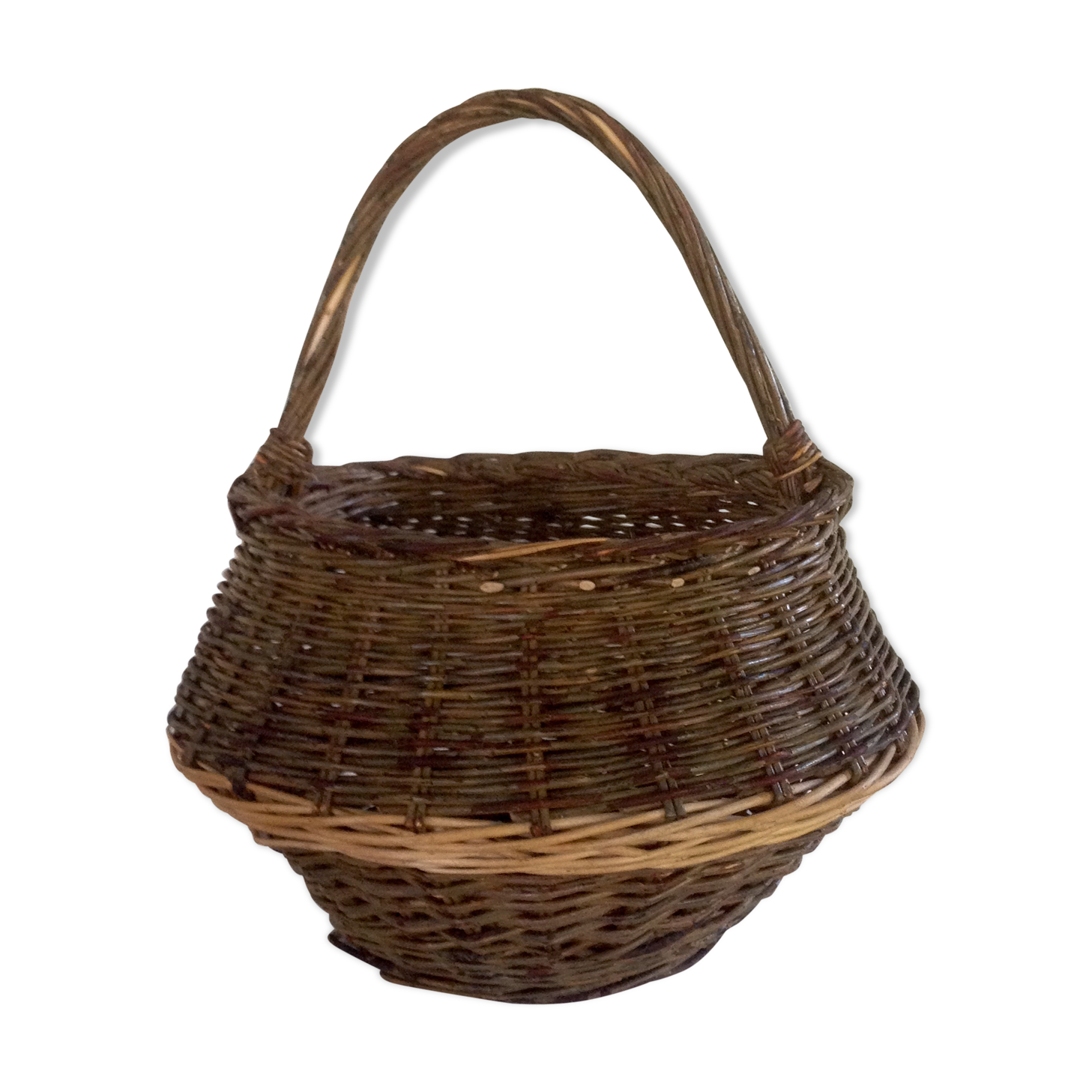Wicker basket old wagon form