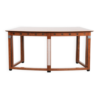 Art Deco design desk with a beautiful finish and elegant shapes