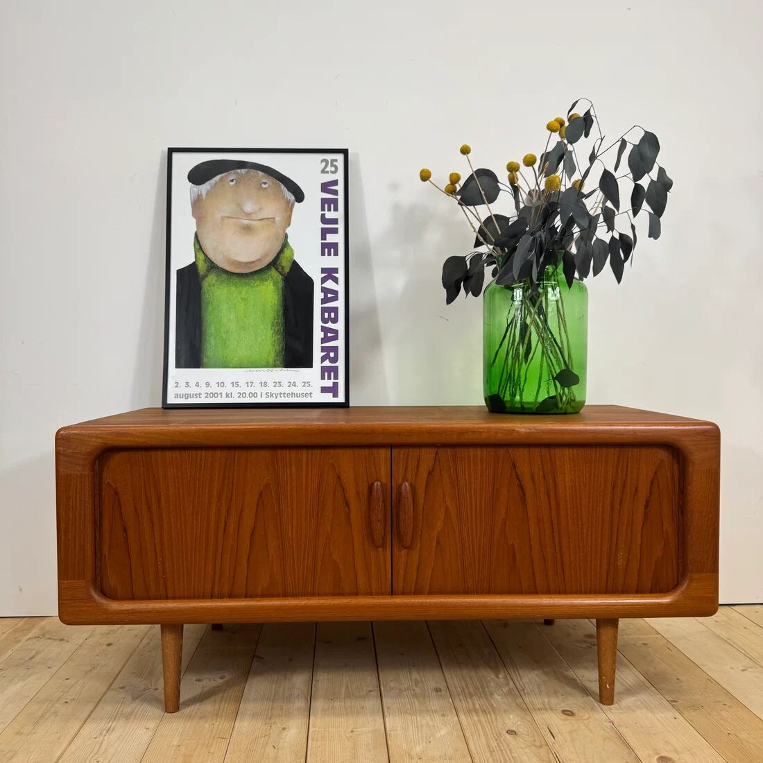Sideboard bas Dyrlund avec portes escamotables en teck, Danemark 1960