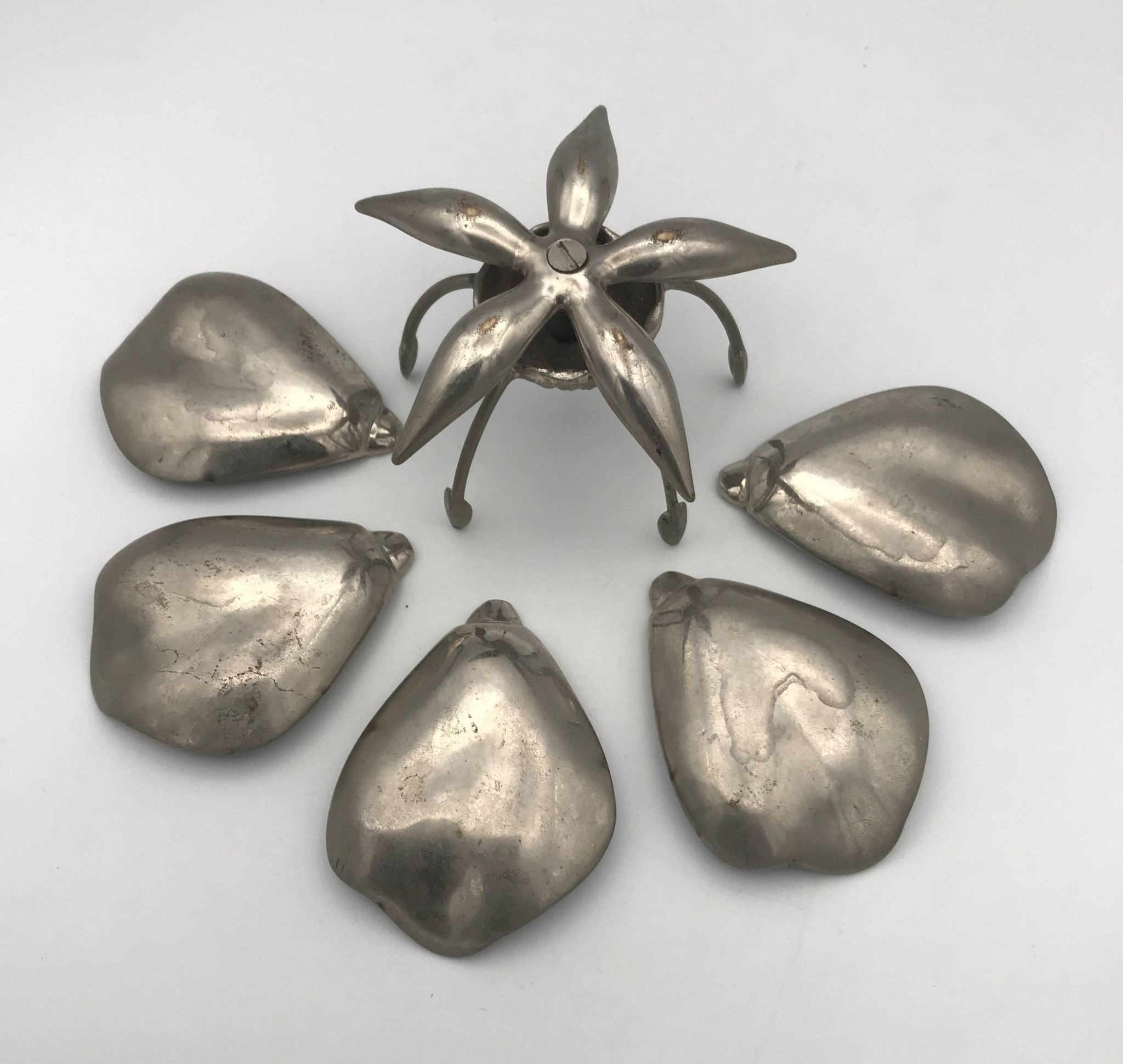 Vintage lotus flower ashtray with 5 removable petals in silver metal