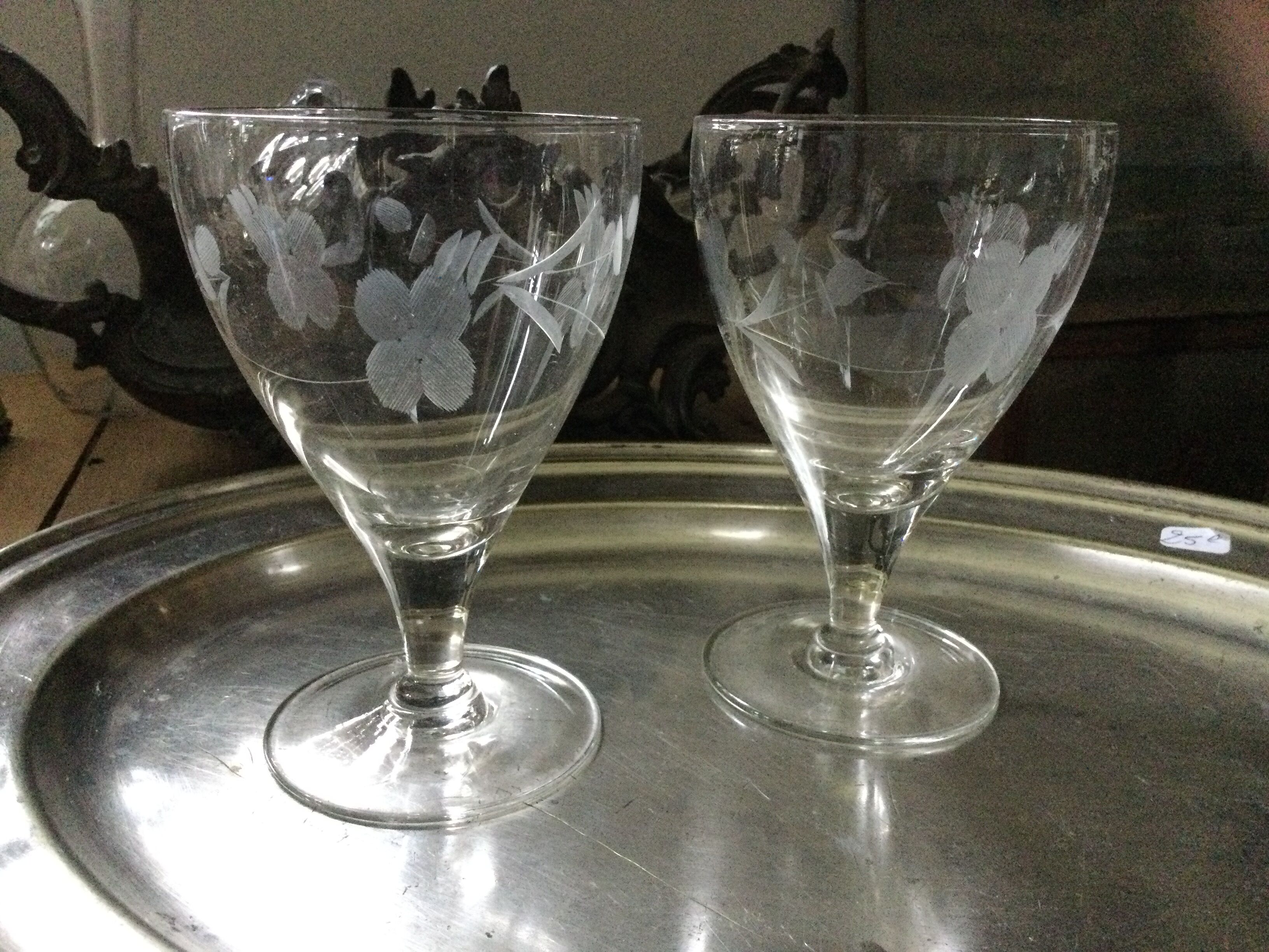 1 set of 8 antique glasses