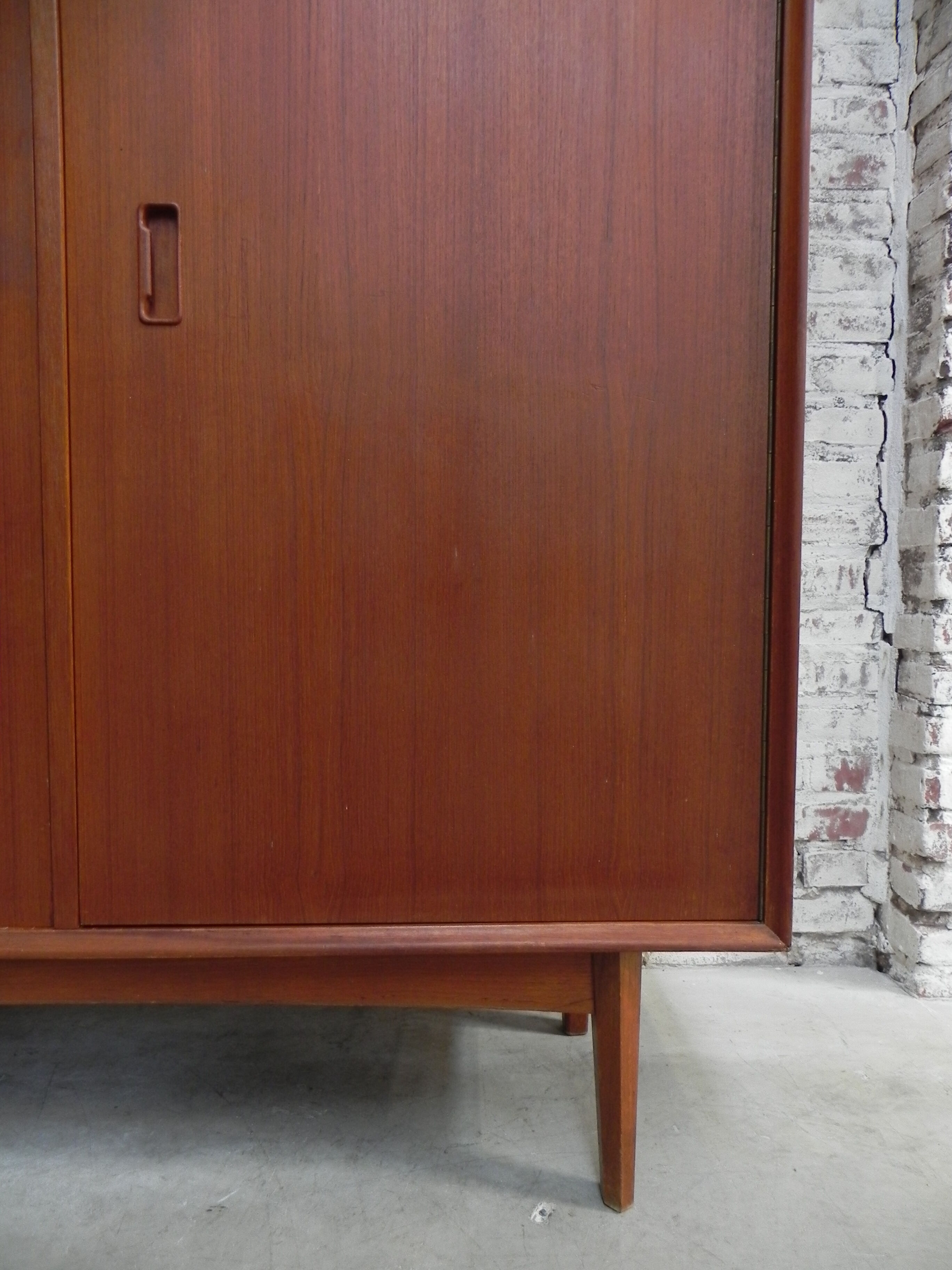 Wardrobe 179 cm high