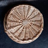 2 small wicker baskets/trays