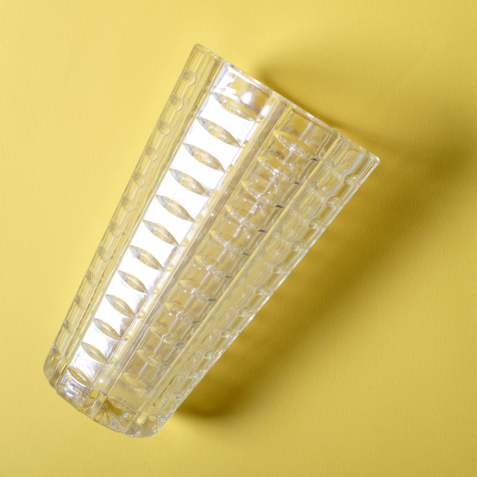 Vase à fleurs en verre jaune doux des années 50 / Fidenza / Italie