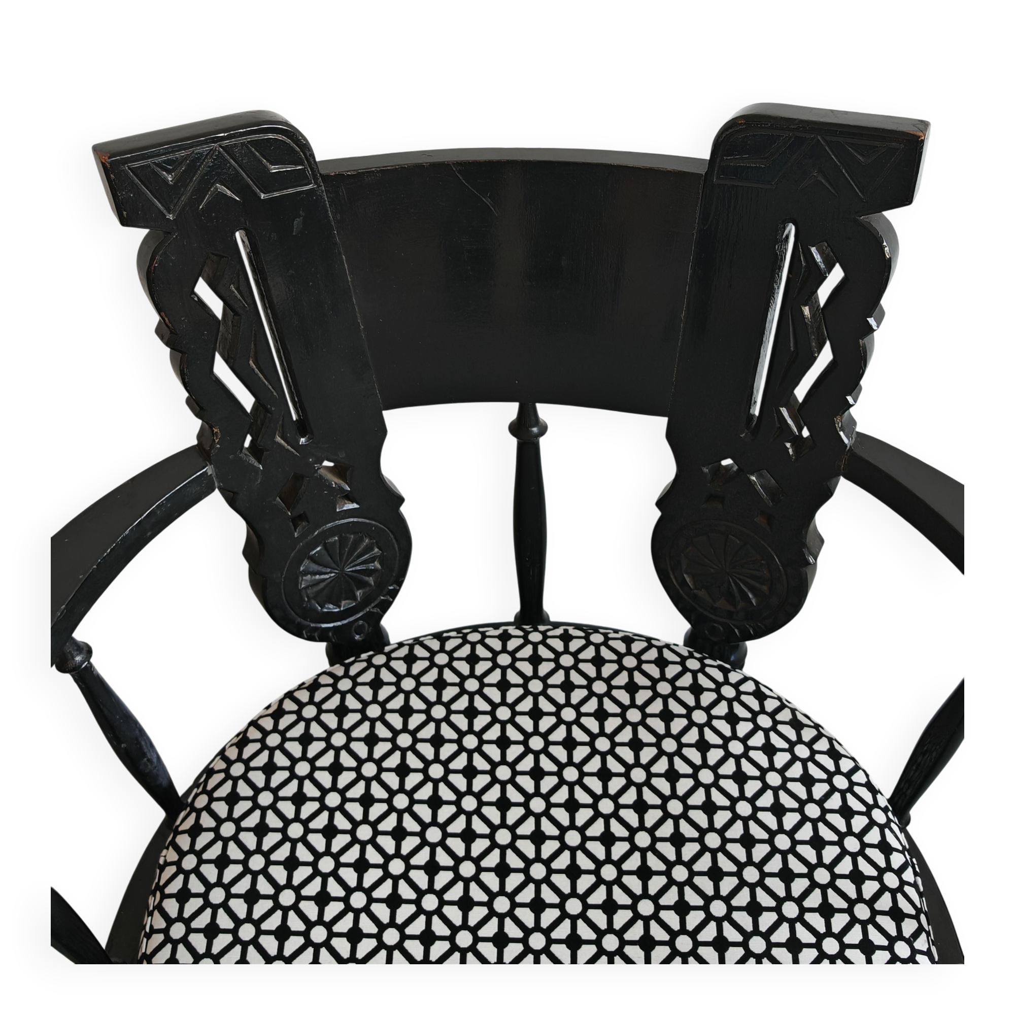 Pair of antique hand-carved armchairs in black lacquer from the 1920s.