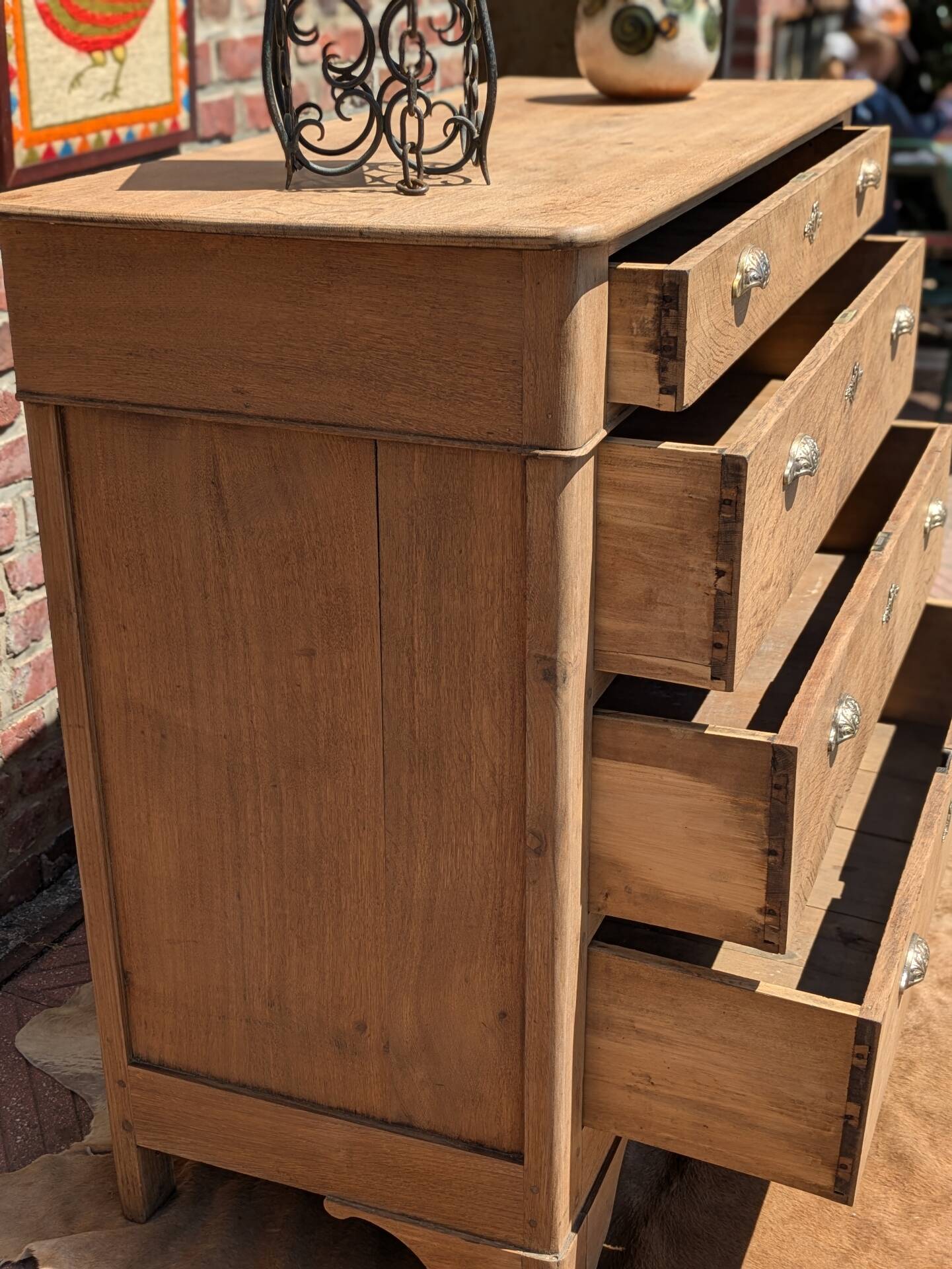 Oak chest of drawers