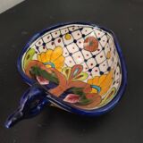 Empty pocket with floral patterns in the shape of a leaf