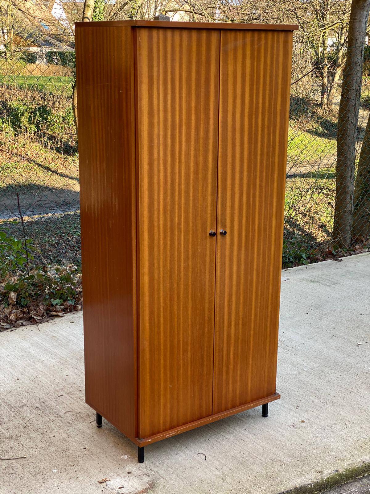 Armoire scandinave avec tringle 173cm