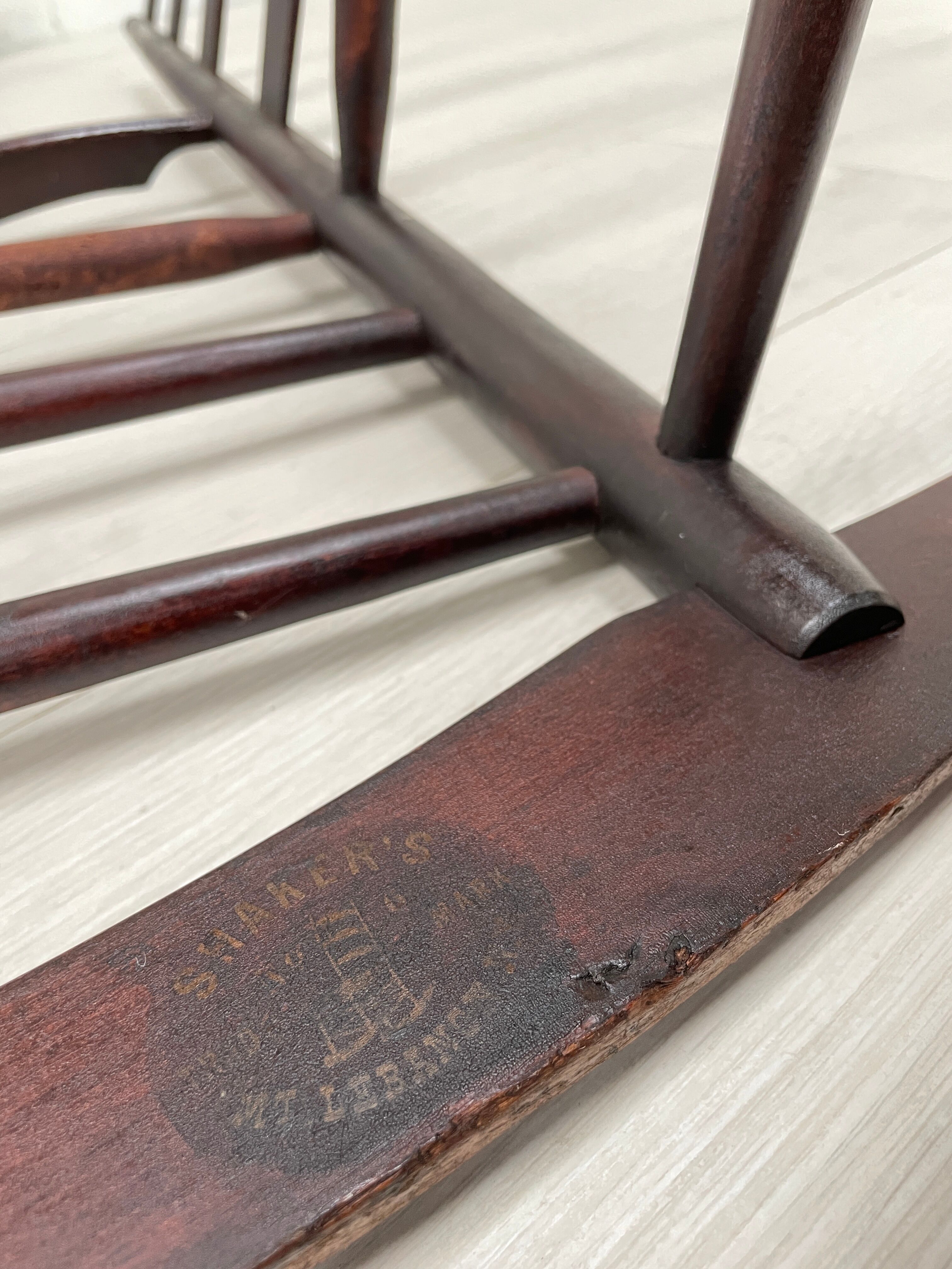 Rocking chair shaker