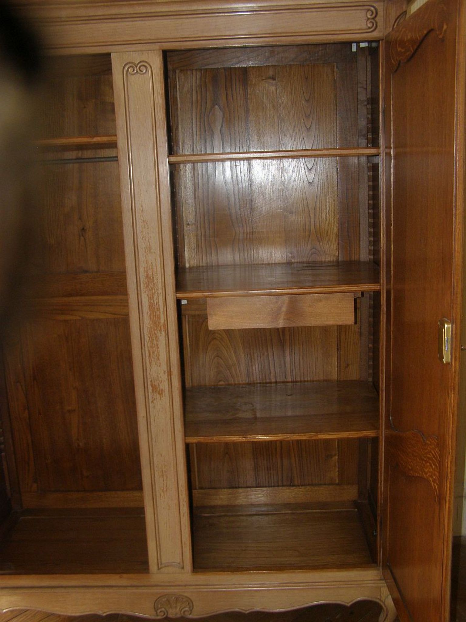 Solid oak cabinet from the 60s 2 doors with locks and keys