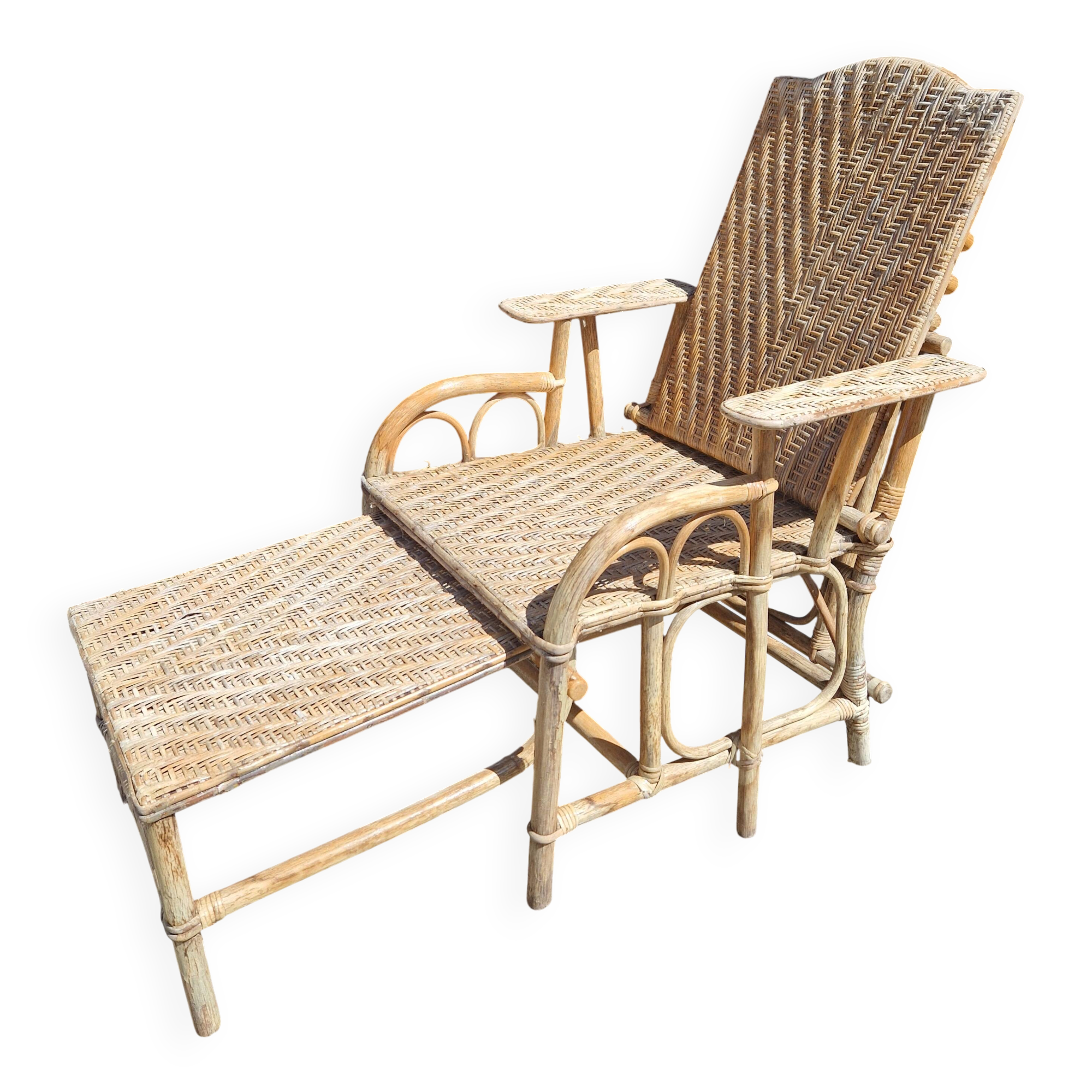 Adjustable vintage sun lounger in wicker and rattan