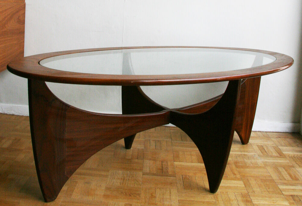 Table basse ovale Astro par Victor Wilkins  1960