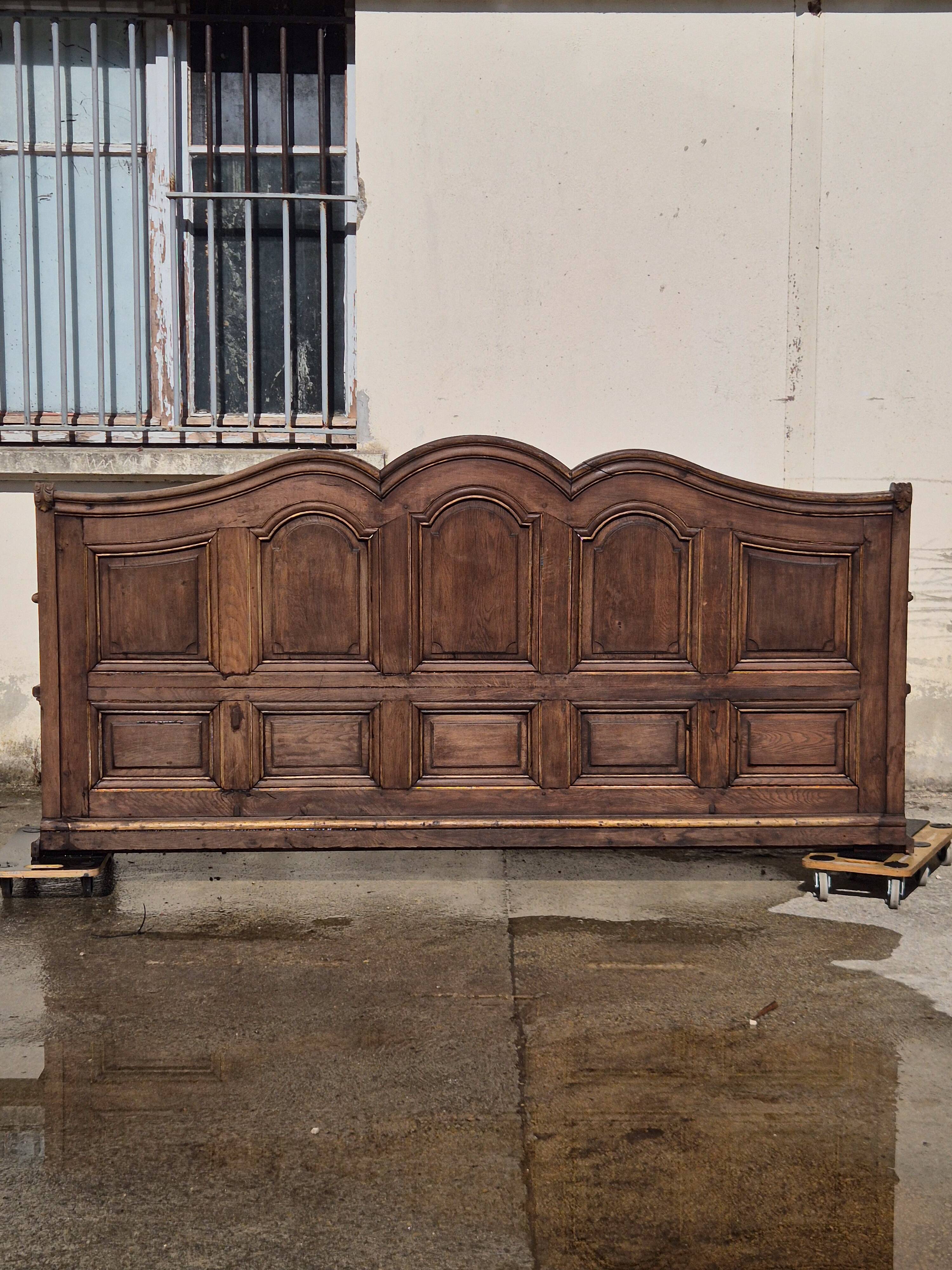 Exceptional gilded display bench.