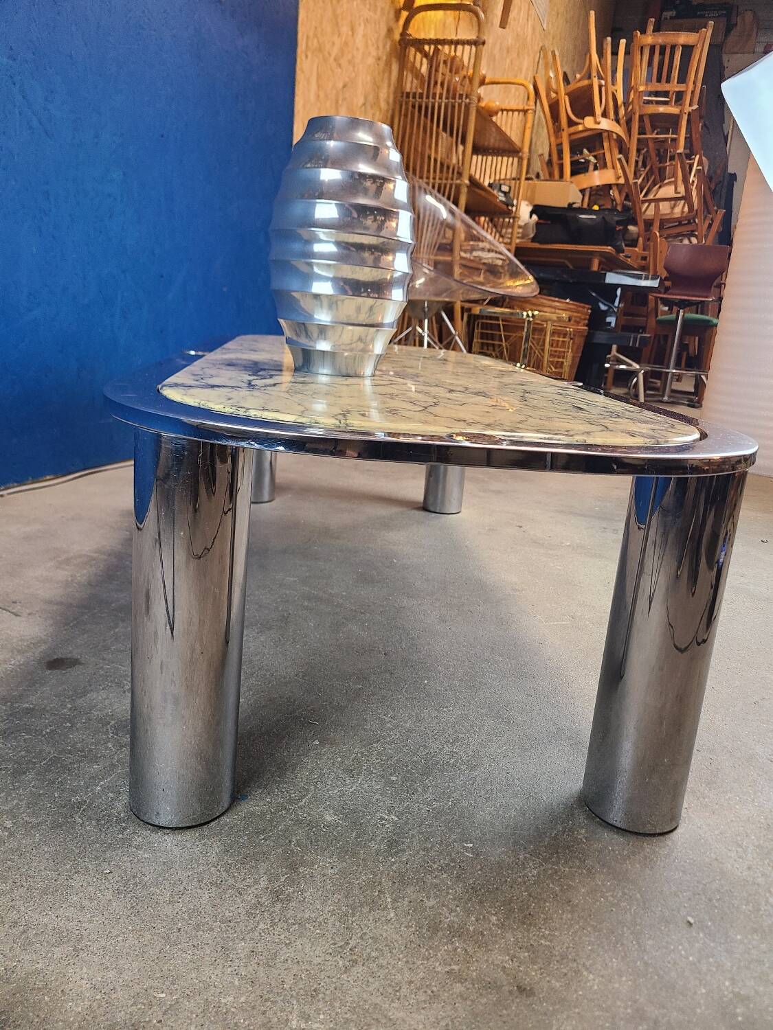 Italian design coffee table from the 70s, marble and chrome