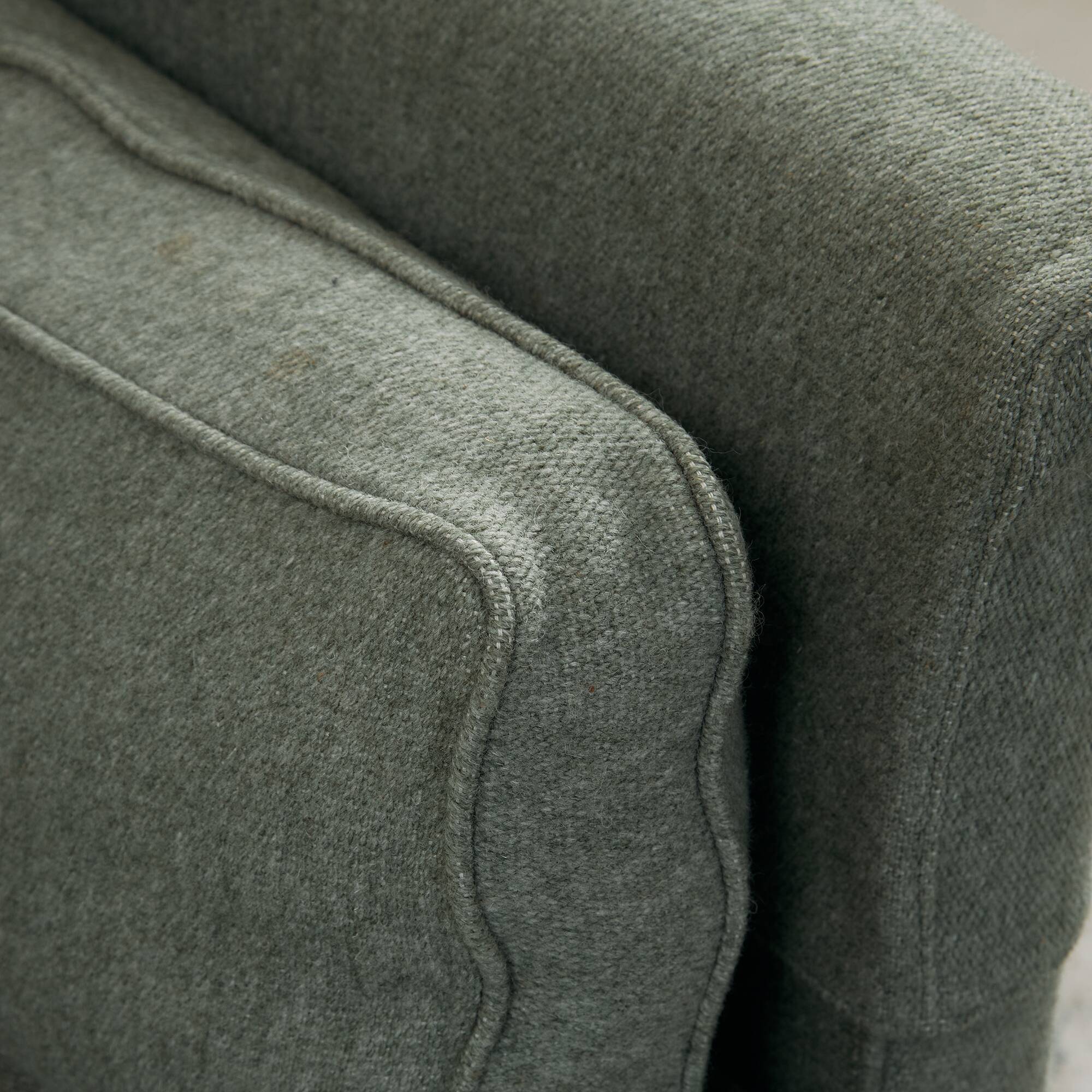 Canapé trois places en bois de cerisier du milieu du siècle