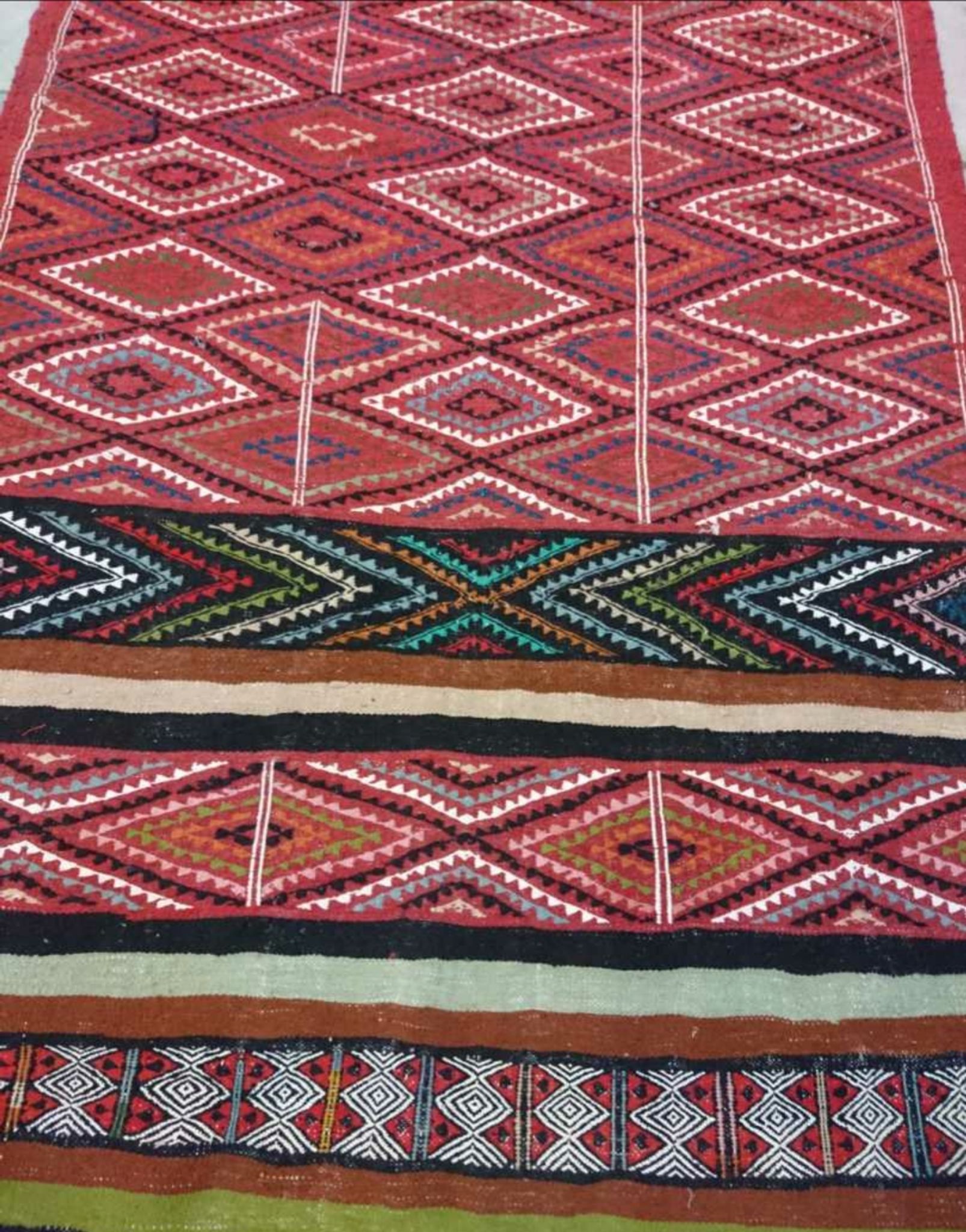 Tapis kilim berbère rouge multicolore en laine 100x200cm