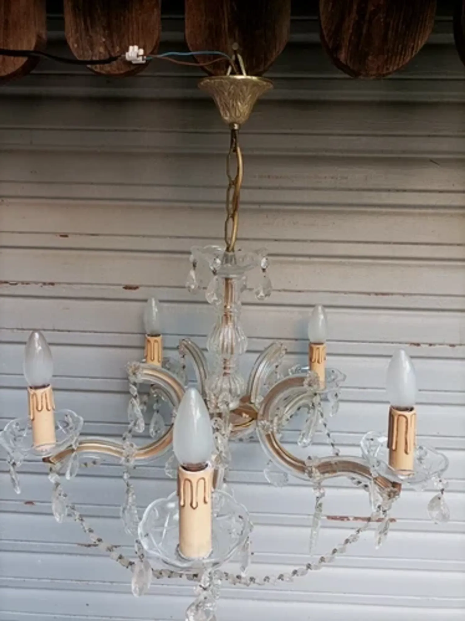 Very beautiful Venetian chandelier with 5 lights / complete and in working condition.