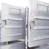 Industrial furnishings in riveted aluminium