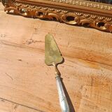 Old cake or pie server