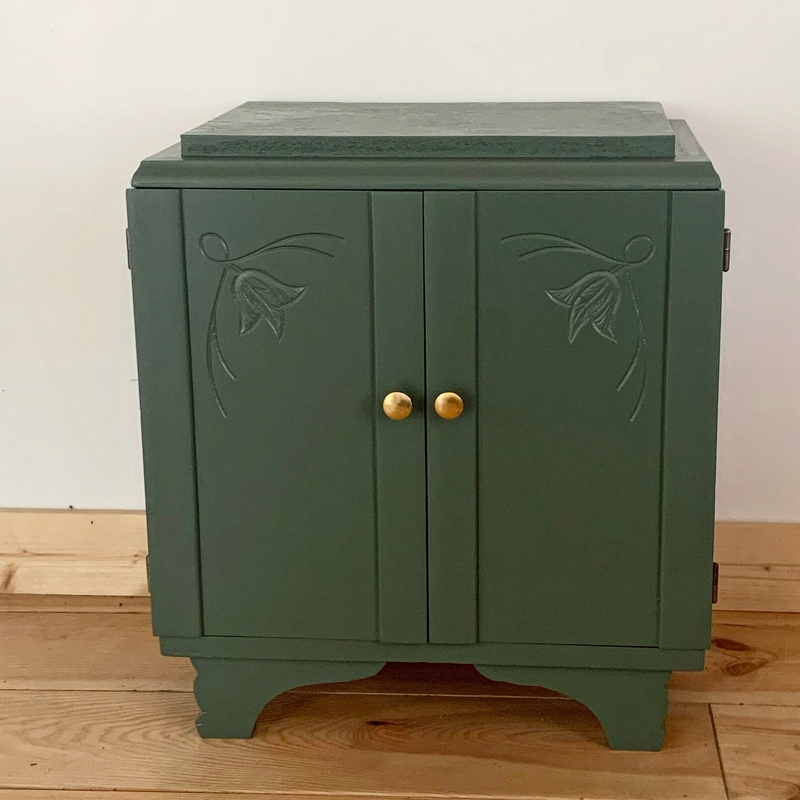 Bedside art deco green pomegranate