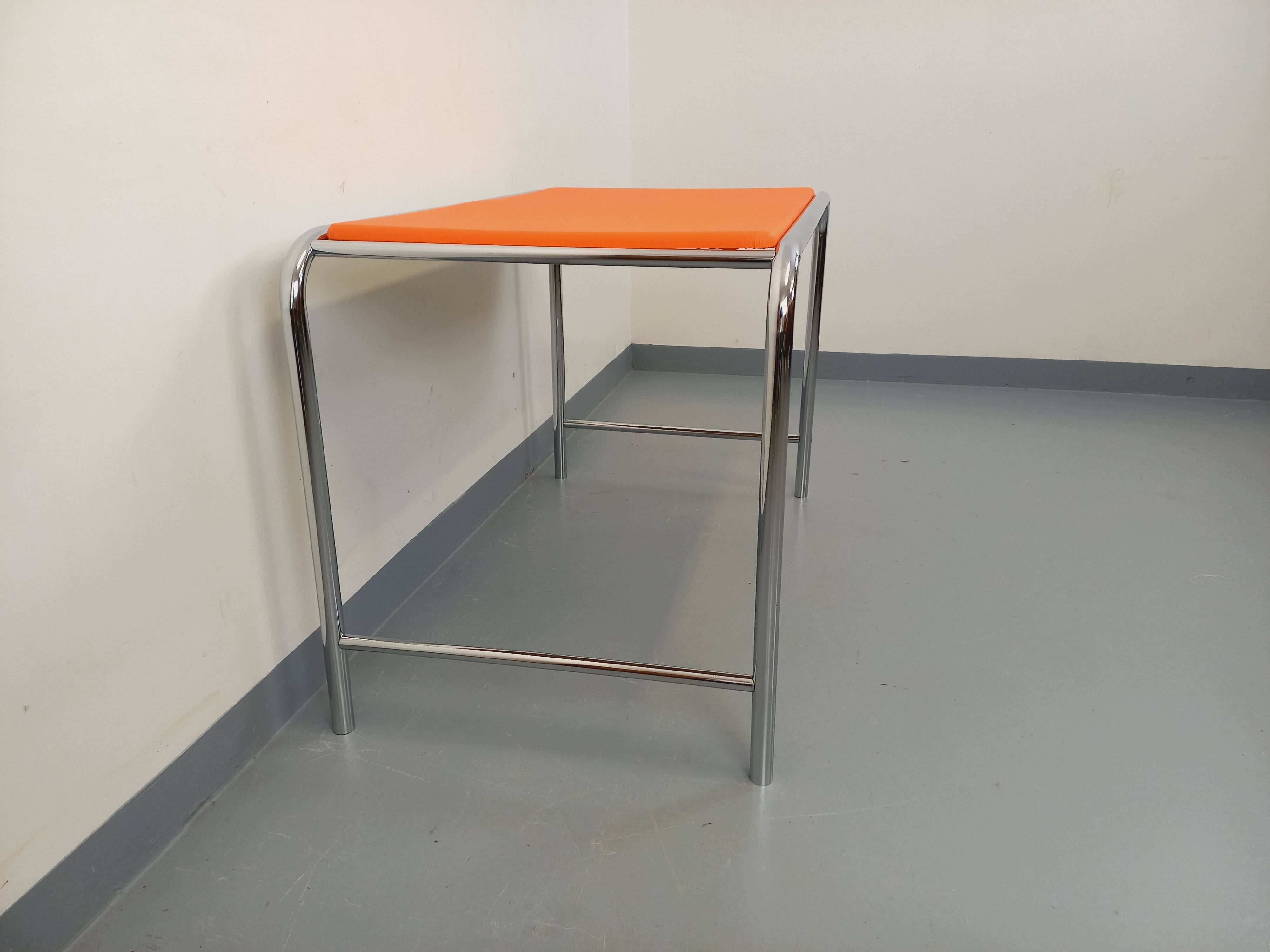 Bureau vintage en skai orange et chrome des années 70