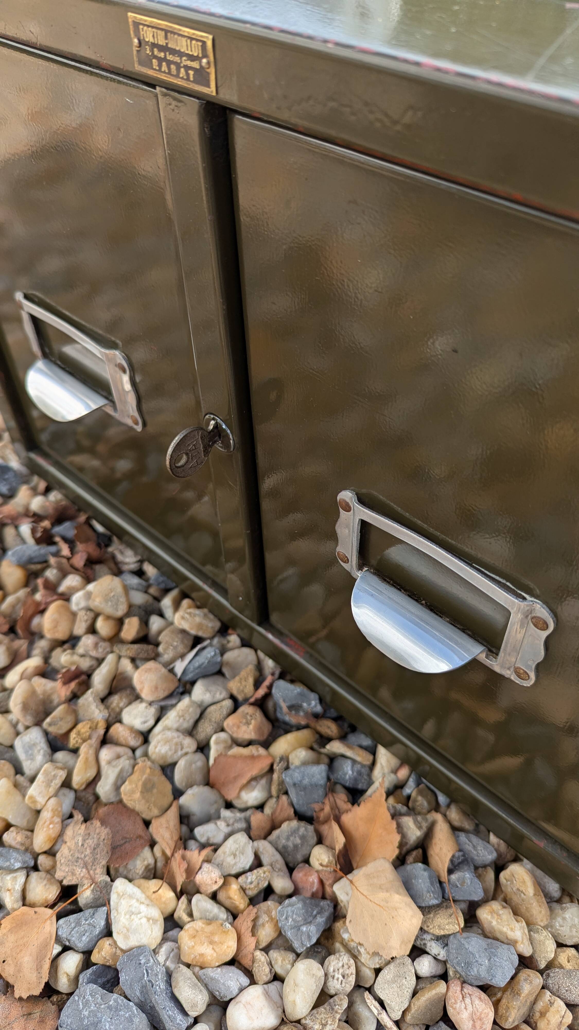 Small industrial storage unit