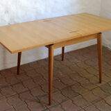 Expandable vintage table